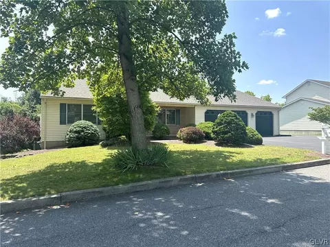 3910 Donegal Dr, Bethlehem, PA 18020