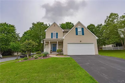 1806 Chardonnay Dr, Easton, PA 18045