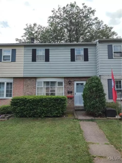 8 Madison Ln, Fullerton, PA 18052