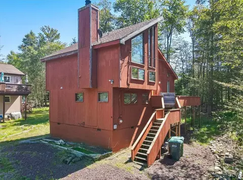 5682 Pembrook Dr, Coolbaugh Twp, PA 18466