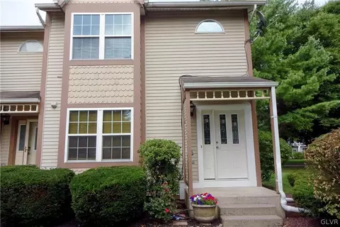 106 New World Ct, Bethlehem, PA 18020