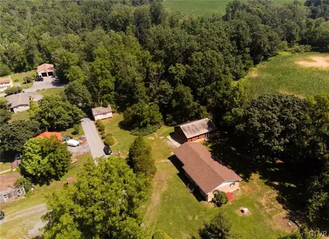 8221 Williams St, Washington Twp, PA 18079