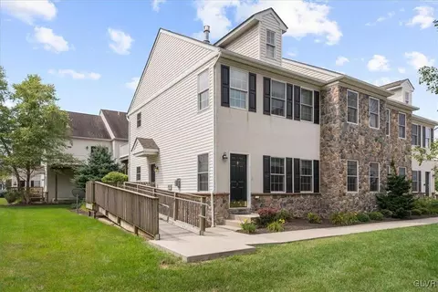 1796 Merlot Dr #A, Easton, PA 18045