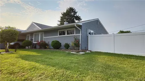 19 Tapler Dr, Coplay, PA 18037