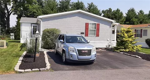 5355 Beaumont Ln, Macungie, PA 18062