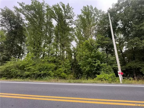 215 Springfield Dr, Washington Twp, PA 18013