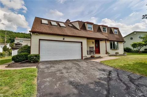 507 Scenic View Dr, Forks Twp, PA 18040