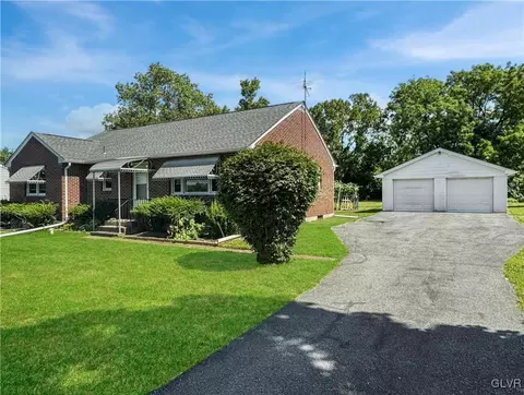 1665 Pleasant View Rd, Bethlehem, PA 18015