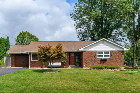 906 Bridge St, Catasauqua, PA 18032