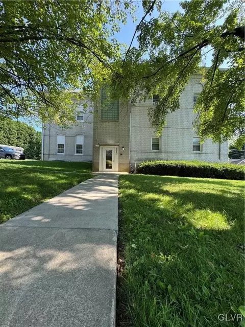 5324 5th St, Whitehall, PA 18052