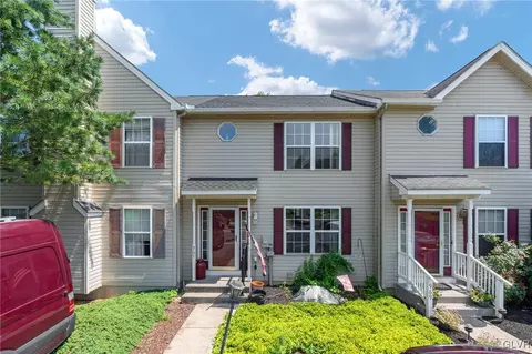 967 Ramblewood Ln, Freemansburg, PA 18017