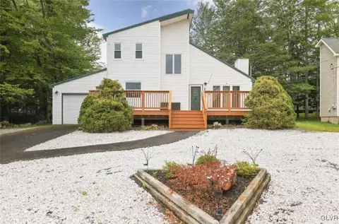 6112 Boardwalk Dr, Coolbaugh Twp, PA 18466