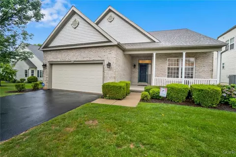 2854 Donegal Dr, Macungie, PA 18062