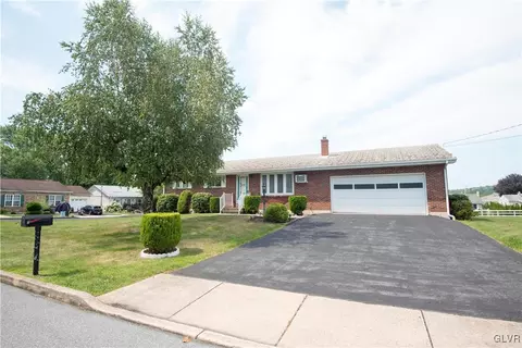 230 Lincoln Ave, Walnutport Borough, PA 18088