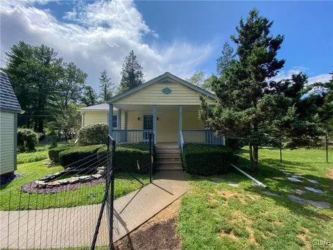 962 Seneca St, Bath, PA 18014