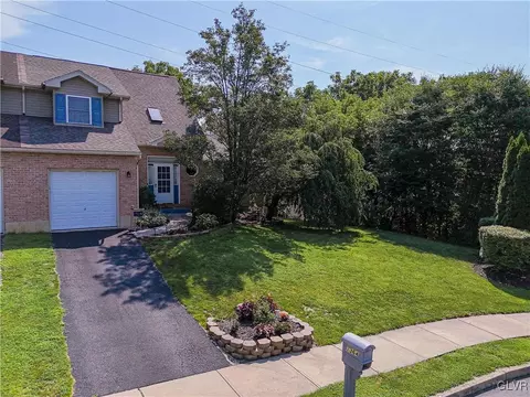 1364 Howard Ln, Palmer Township, PA 18045