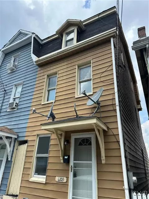 1209 Mechanic St, Bethlehem, PA 18015