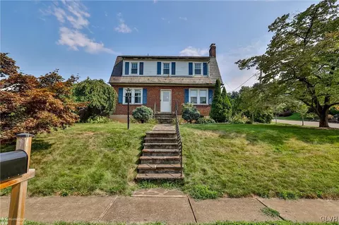 1 Lynwood Ave, Palmer Township, PA 18045