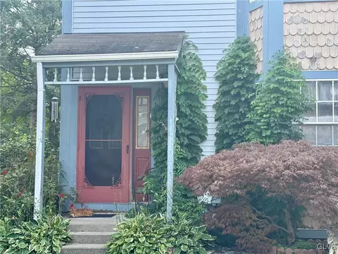 106 Commonwealth Dr, Bethlehem, PA 18020 photo 2