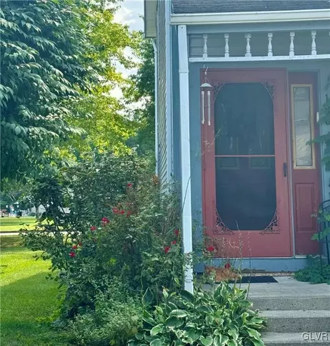 106 Commonwealth Dr, Bethlehem, PA 18020 photo 3