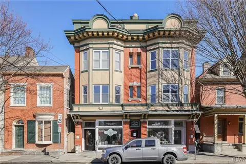 139 S Main St, Nazareth, PA 18064