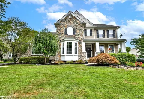 875 Ramblewood Dr, Forks Twp, PA 18040