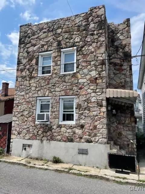 34 E Ridge St, Summit Hill, PA 18250