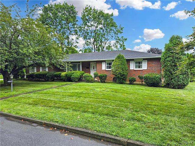 294 Flagstone Dr, Bethlehem, PA 18017