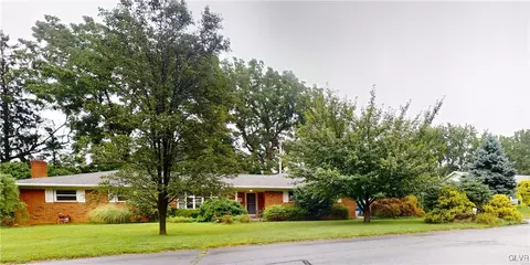 833 Club Dr, Allentown, PA 18103