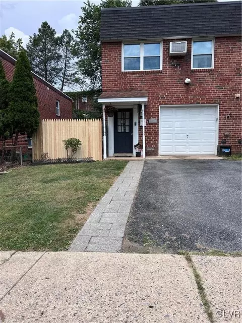 689 Dixon St, Allentown, PA 18103