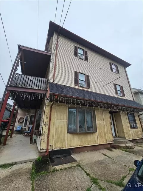 490 N 1st St, Lehighton Borough, PA 18235