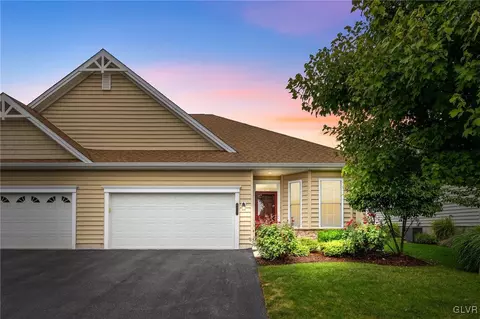 6917 Constitution Dr, Bethlehem, PA 18017