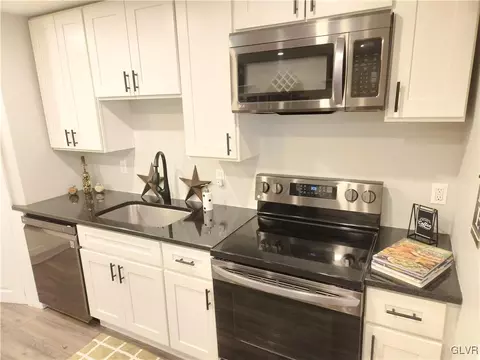 430 E Garrison St, Bethlehem, PA 18018 photo 2
