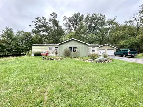 8672 Brown St, Slatington, PA 18080