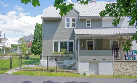 216 Oak St, Kaska, PA 17959