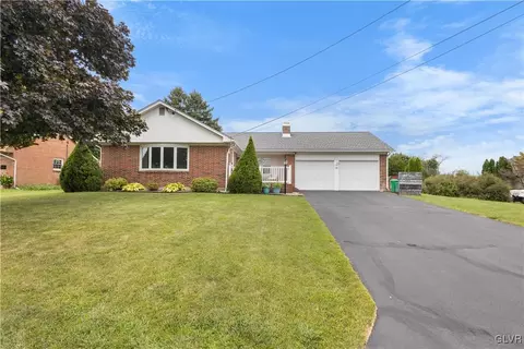565 Mountainview Ave, Nazareth, PA 18064