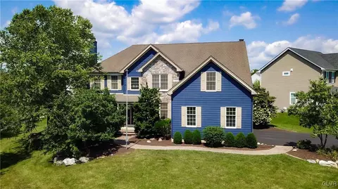 1653 Red Oak Ln, Macungie, PA 18062
