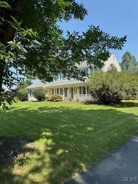 979 Treeline Dr, Allentown, PA 18103