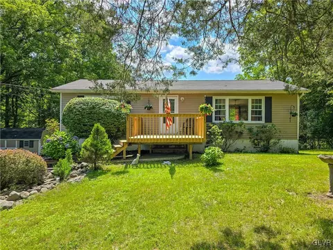 2189 Green Mountain Dr, East Stroudsburg, PA 18301