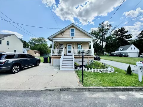 1650 Cardinal Dr, Bethlehem, PA 18015