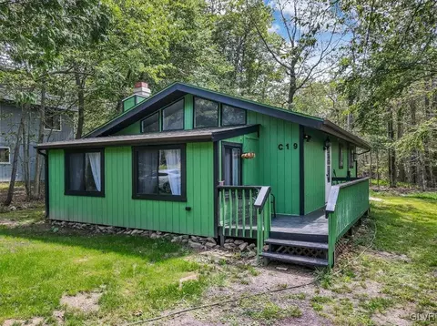 3015 Briarwood Dr, Coolbaugh Twp, PA 18466