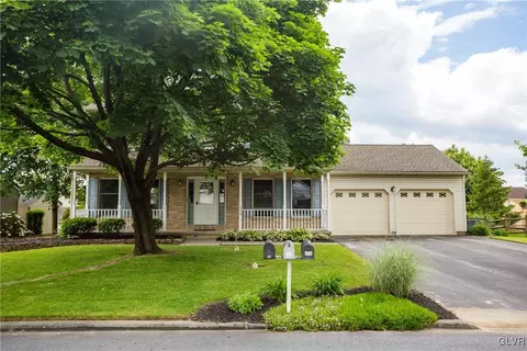 179 E Beil Ave, Nazareth, PA 18064