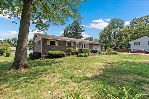 1547 Hardner Dr, Allentown, PA 18103