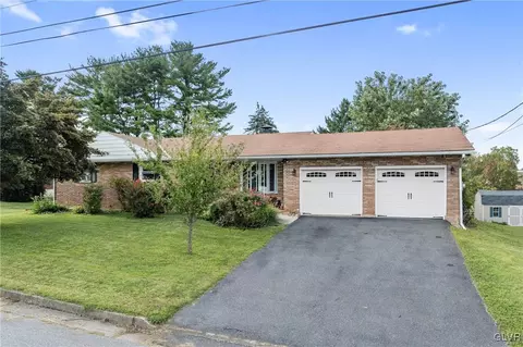 927 Karoly St, Freemansburg, PA 18017