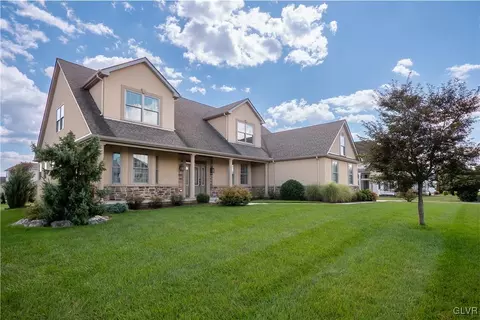 39 Surrey Dr, Palmer Township, PA 18045