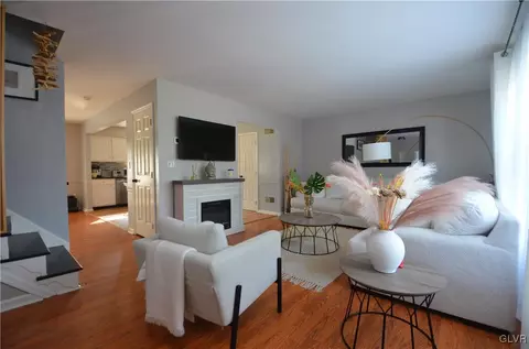 609 Main St, Bethlehem, PA 18018 photo 3
