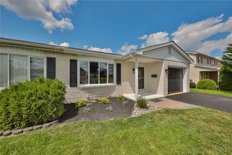 864 Oak St, Coplay, PA 18037