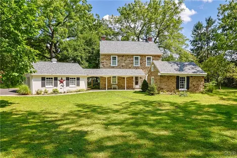 2907 Edgemont Dr, Allentown, PA 18103