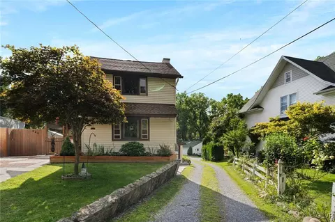 340 10th St, Catasauqua, PA 18032