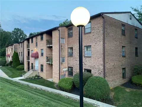 1917 Valley Dr, West Chester, PA 19382